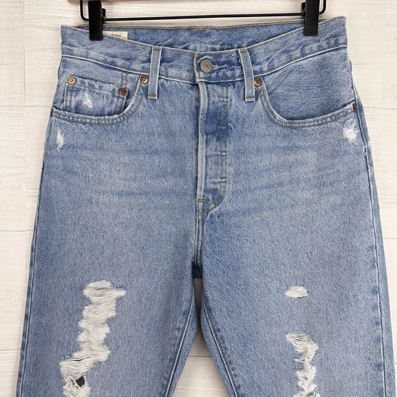 Levi's 501 Cropped Light Wash Jeans Womens 27 Straight Leg Distressed High Rise - Picture 3 of 16